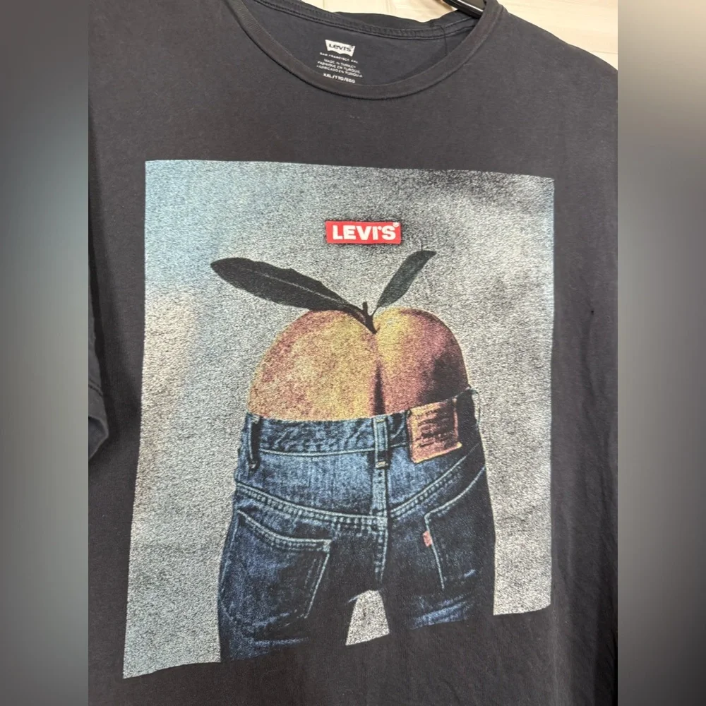 Levi’s Men’s Peach Potato Graphic Short Sleeve‎ Tshirt